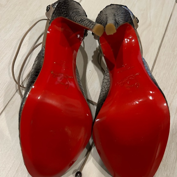 CHRISTIAN LOUBOUTIN SIZE- NEW - Picture 3 of 3